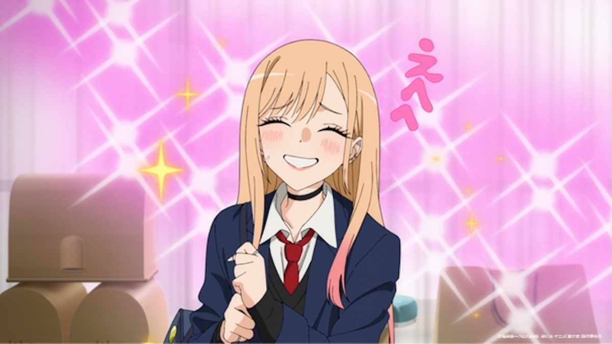 人気アニメ『その着せ替え人形は恋をする』の劇中歌シーン。主人公の喜多川海夢と五条新菜がカラオケで盛り上がる様子が描かれ、懐メロブームの象徴となっている。