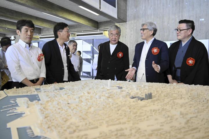 名誉市民の建築家・丹下健三氏に焦点 今治3会場で特別展始まる