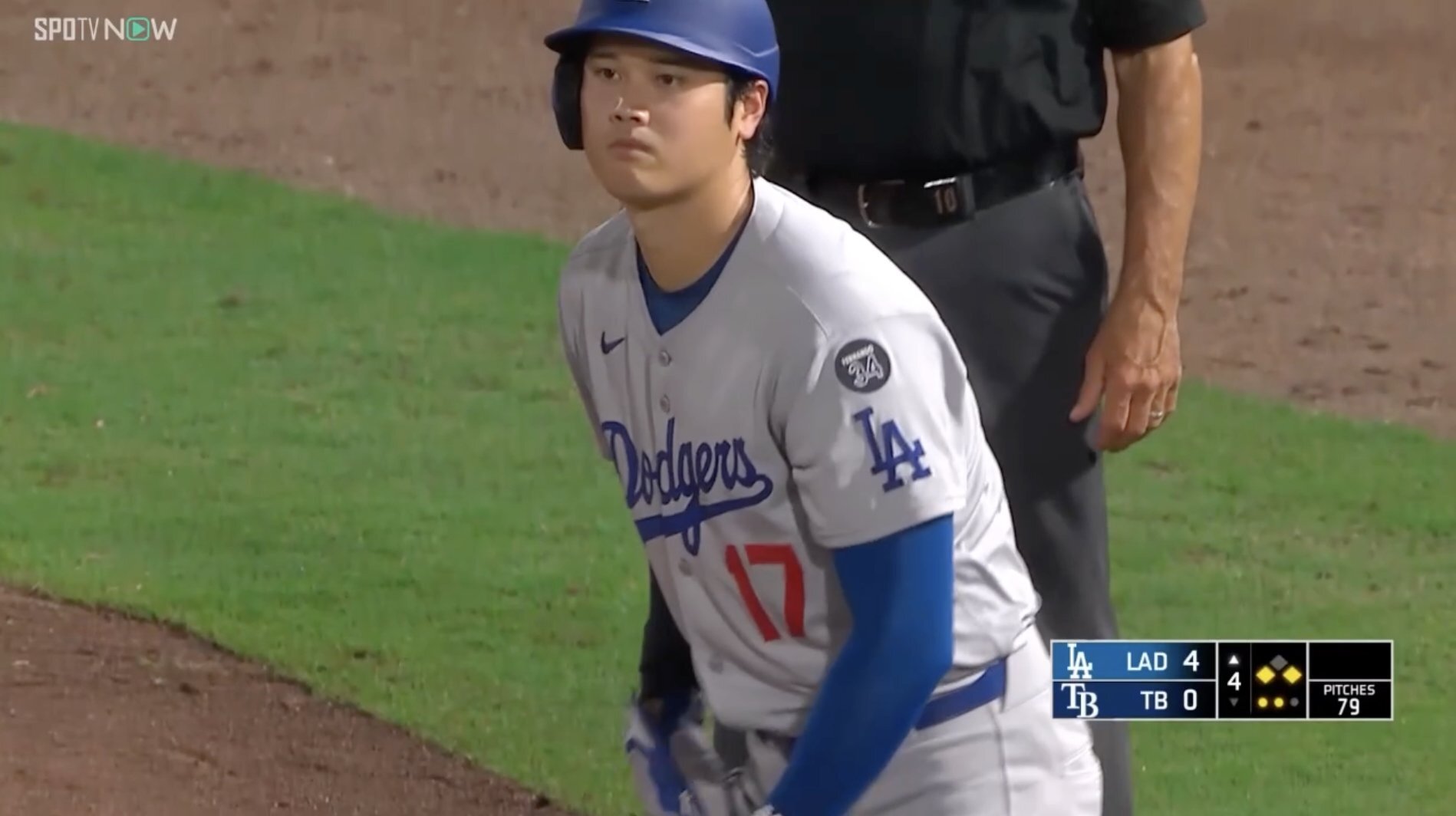 愛が詰まりすぎ」大谷翔平の“超特大ブランケット”を掲げる熱狂的
