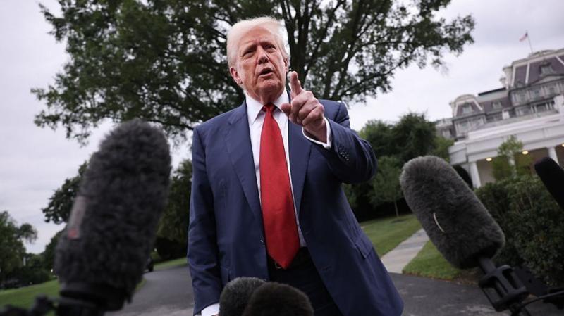 トランプ氏、労働統計局長を解任：雇用統計操作を非難、関税政策で市場動揺
