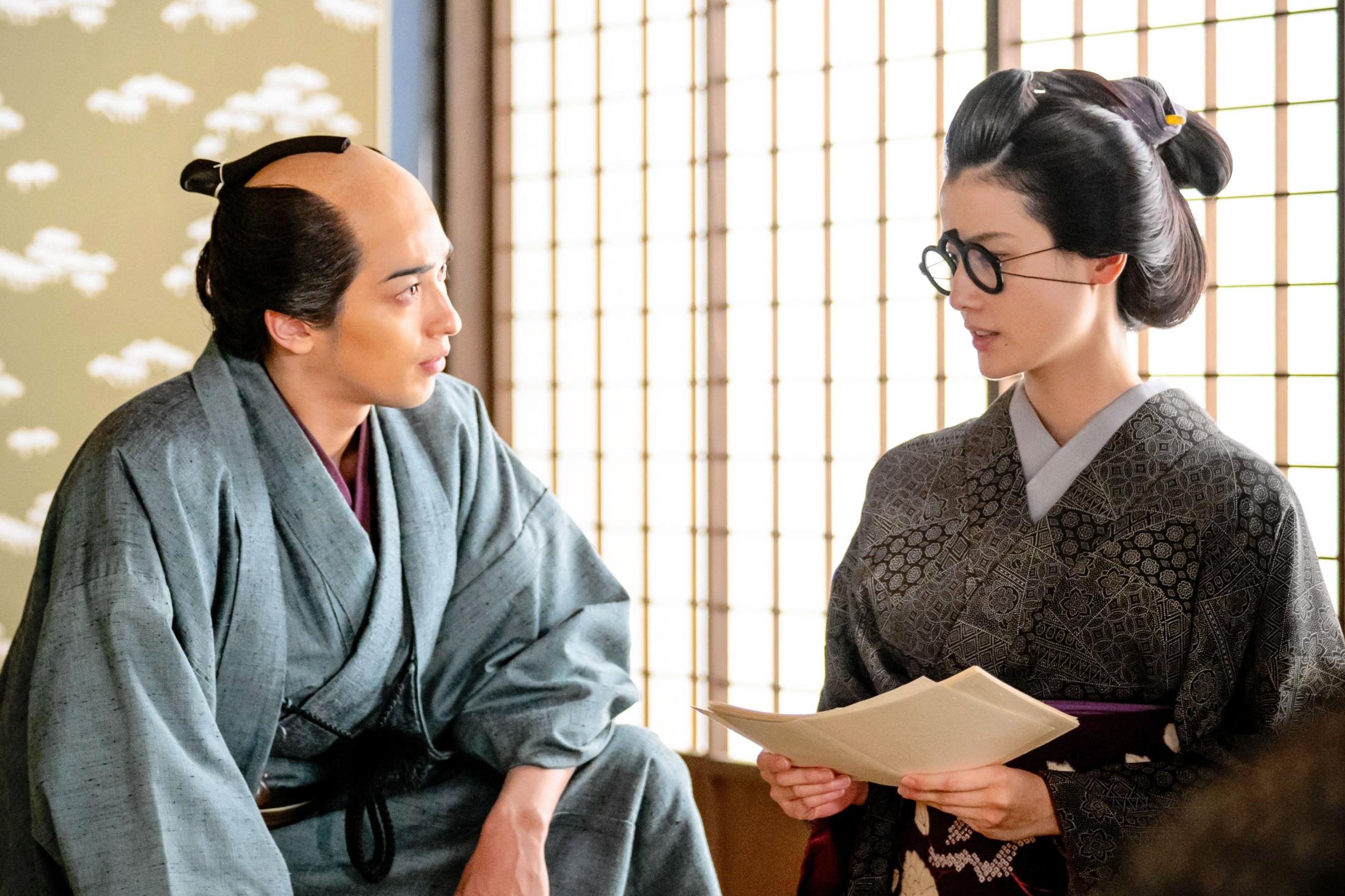 国分佐智子がNHK大河ドラマ「べらぼう～蔦重栄華乃夢噺～」に出演し、視聴者を魅了した様子。和服姿で美しい表情を見せている。