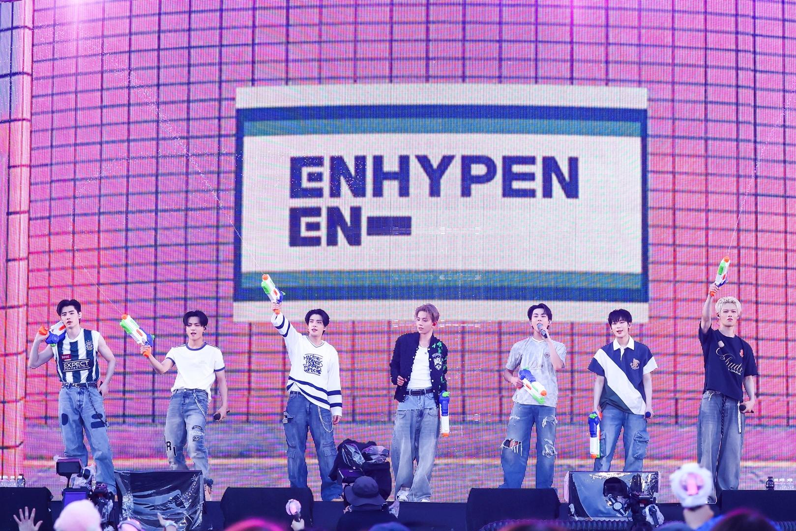 REPORT】ENHYPEN、猛暑日にファンと水遊び＆熱唱！初の日本