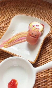 高校生の息子さんに作る“そうめんソーセー人”入り「鶏の照り焼き丼弁当」がボリューミーで美味しそう「彩り豊か」の声(LIMO)