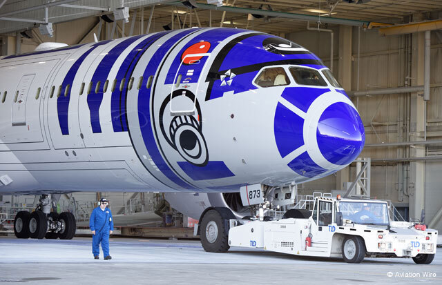 ANA B767-300ER R2-D2スターワォーズ特別塗装ジェット1/400 ANA、スターウォーズ特別塗装終了 R2-D2は8/6、C-3POは1月まで