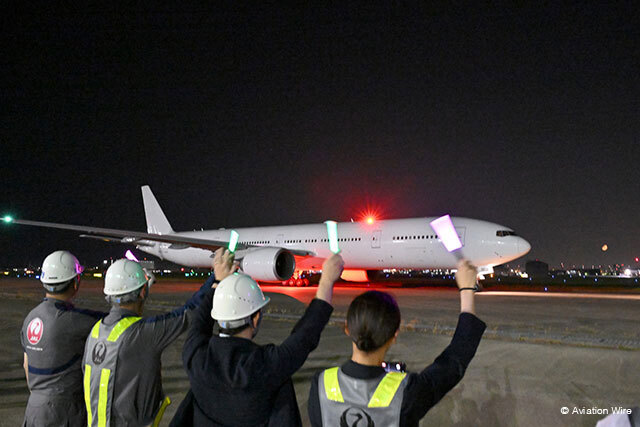 購入は可能　日本航空 Boeing777-300ER Amazon.co.jp: 1/200 ボーイング 777-300ER JAL 日本航空 JA731J