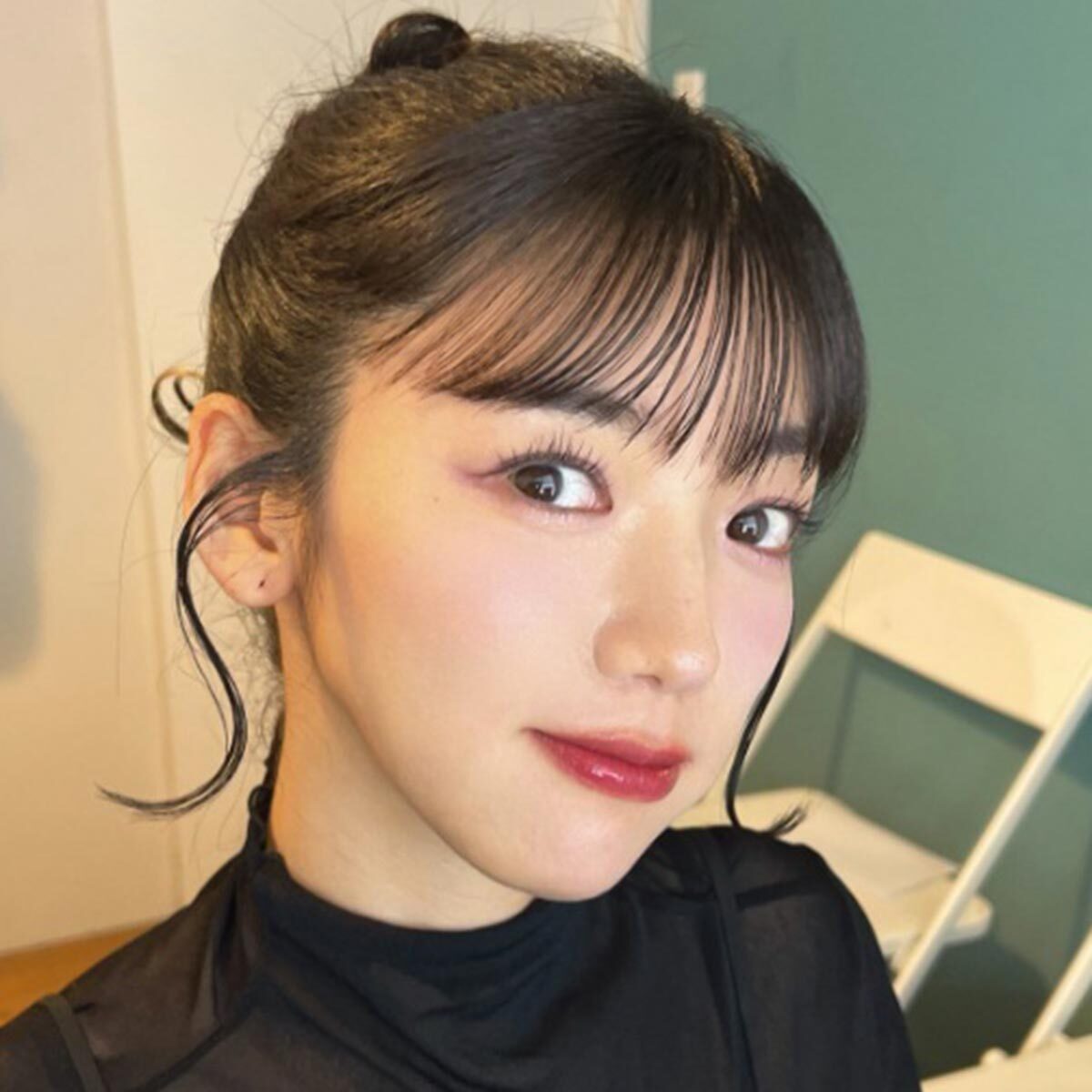 松嶋初音。グラビアアイドル出身のタレントで、X（旧Twitter）での発信により、ロゴ無断使用問題の当事者として注目を集めている。