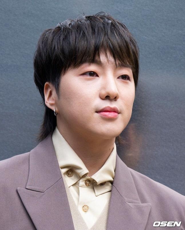 WINNERカン・スンユン、フォトグラファーとして中東で美術展示会参加