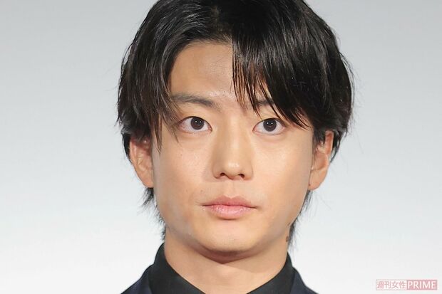俳優・伊藤健太郎のプロフィール写真。彼の熱愛報道が芸能界で注目を集めている。