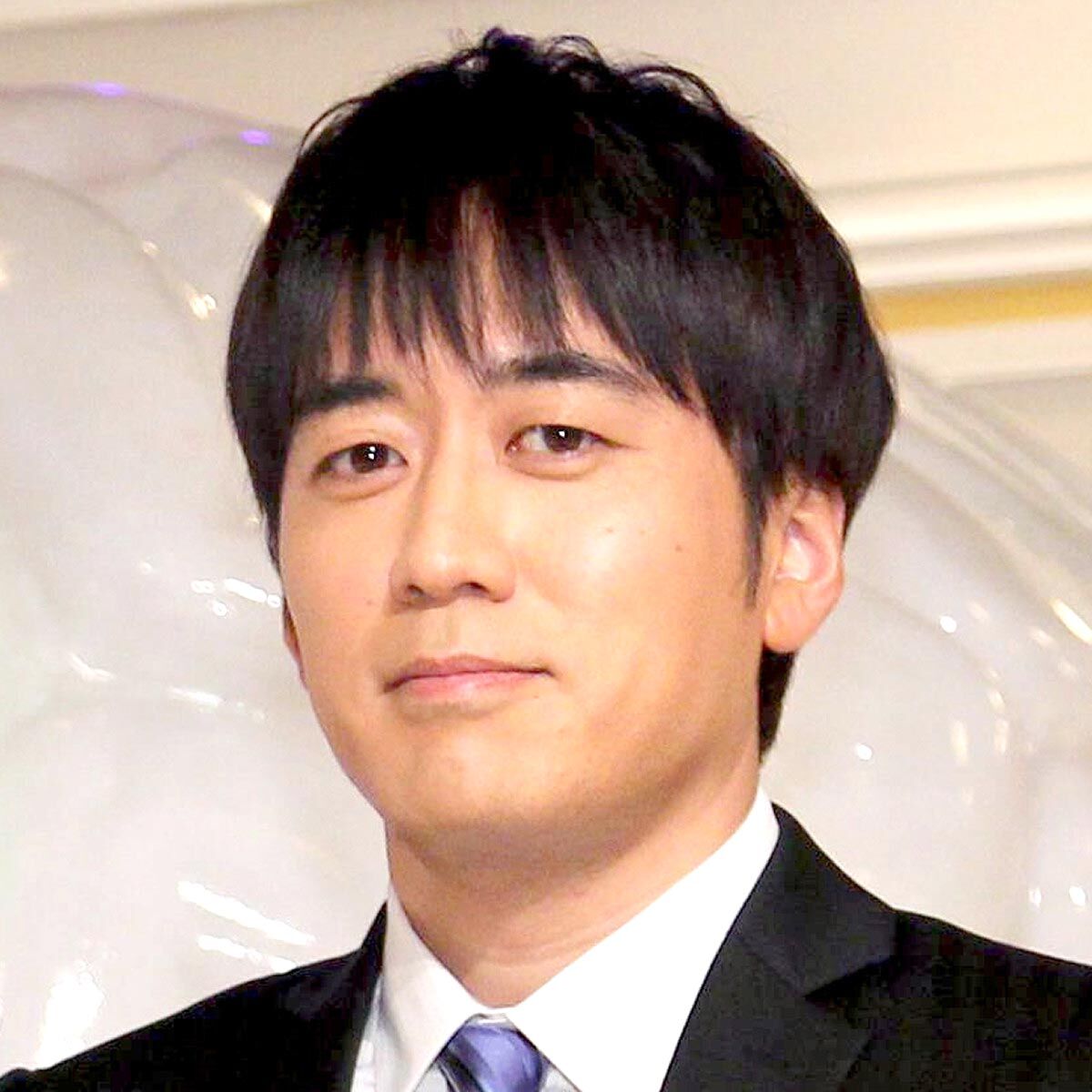 安住紳一郎アナウンサー、『THE TIME,』のスタジオで驚きの表情