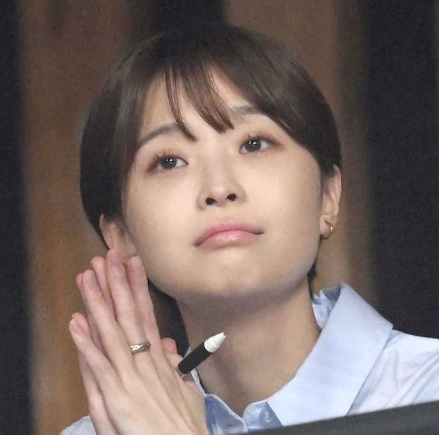 渡邊渚アナ涼しげな美スタイルショット「海に行ってきました