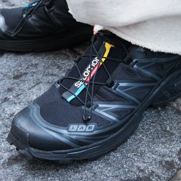 SALOMON ブラック スニーカー❣️24.5❣️BLACK❣️写真追加❣️ サロモン買った時にまずはオールブラックに合わせようと思ってた