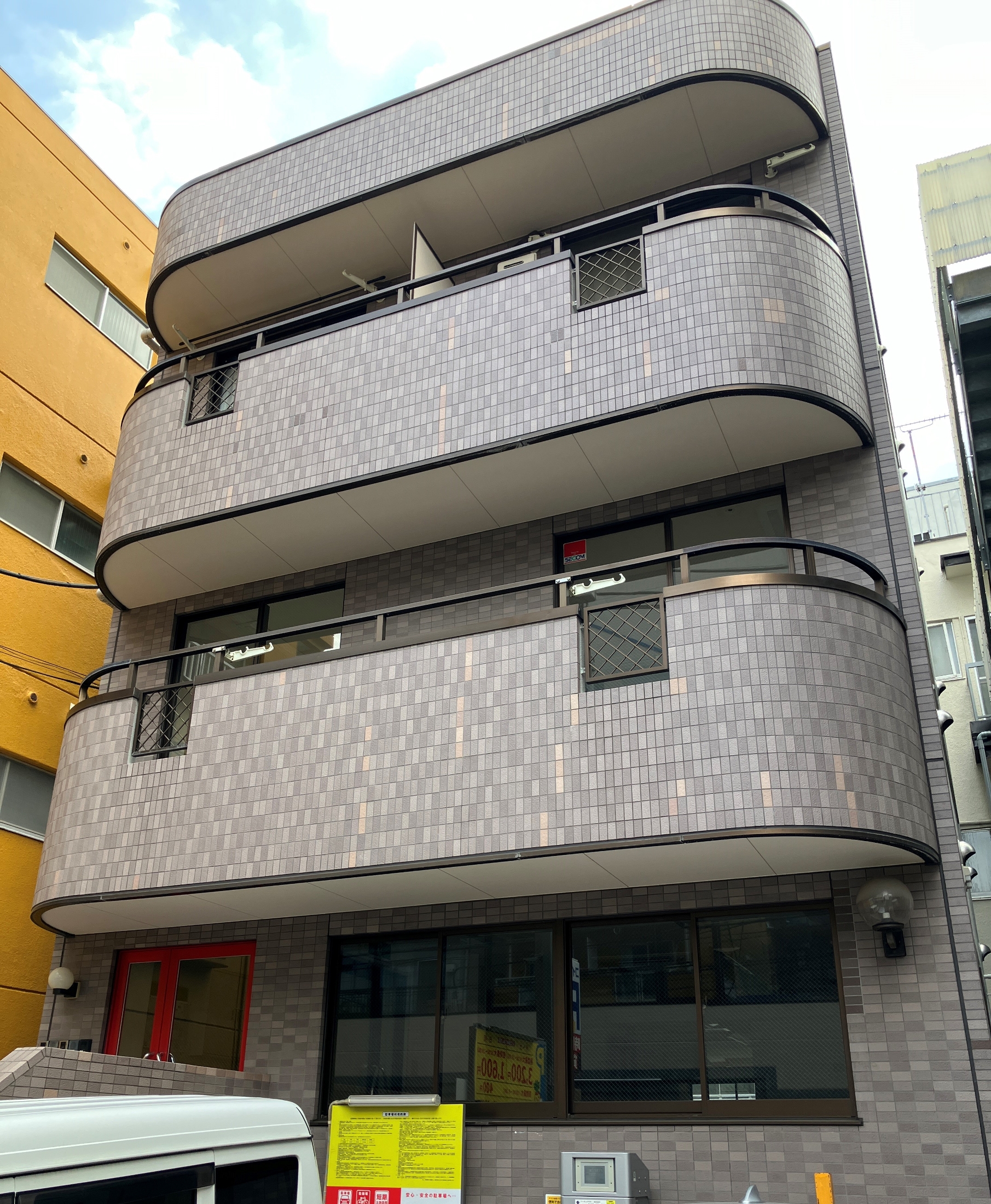 宝映テレビプロダクションのオフィスが入居していたビル外観、経営破綻の背景を映す