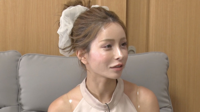 愛のハイエナ season4の番組画面。インタビュアーの中島知子と、若くして祖母になった女性が対談している様子。