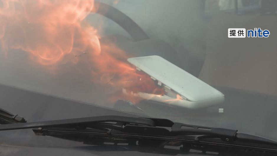 電車でスマホを充電…モバイルバッテリーから出火　熱や衝撃に弱い「リチウムイオン電池」が原因　携帯型扇風機やファン付き作業着にも使用　注意点を聞いた（FNNプライムオンライン） - Yahoo!ニュース