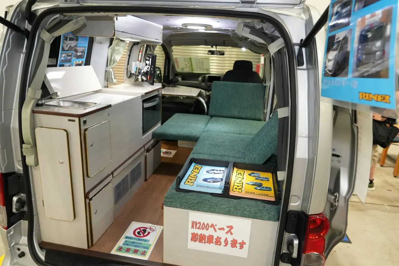キャンピングカーにも電子レンジ キャンピングカーに電子レンジは必要？設置のメリットと注意点