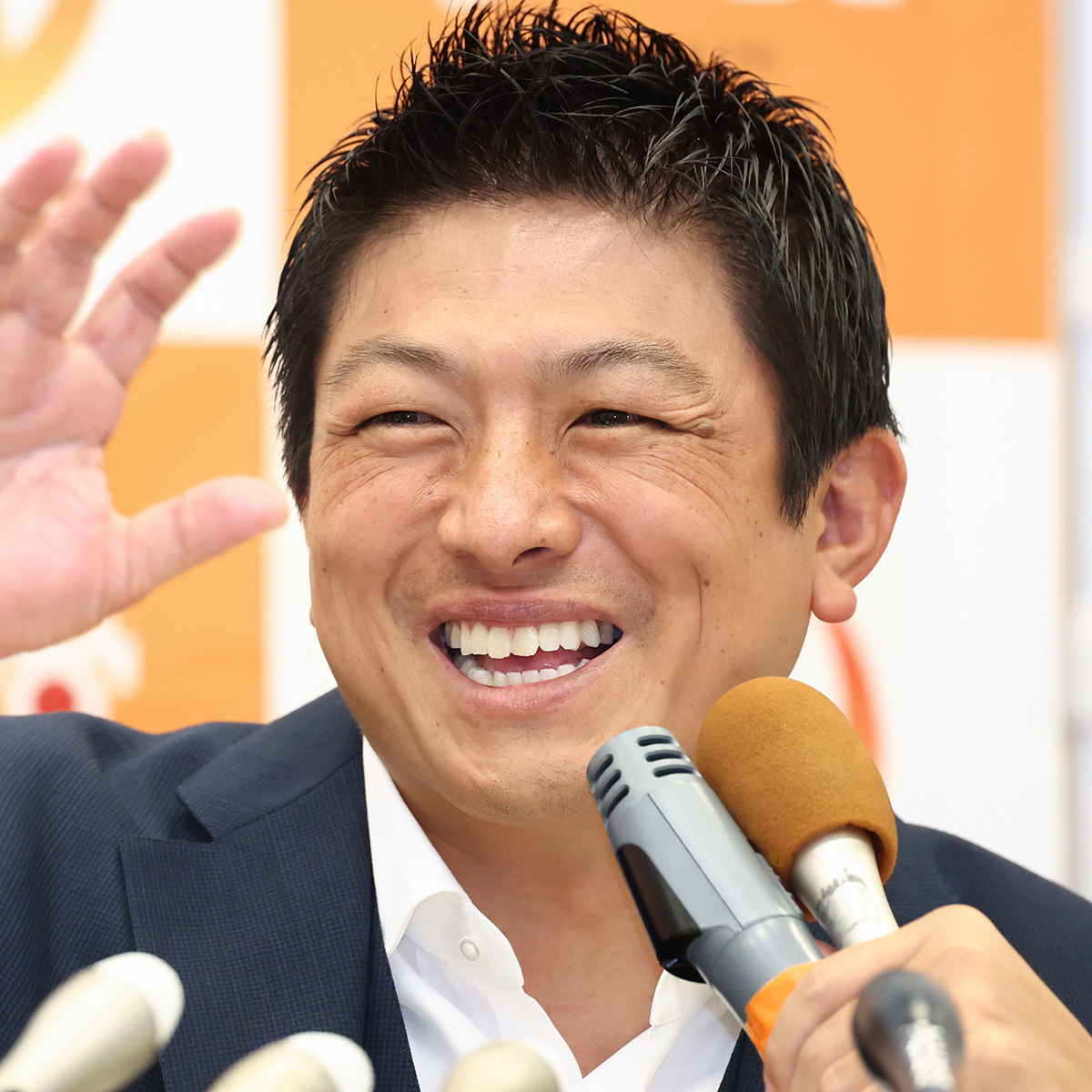 国会で発言する参政党の神谷宗幣代表