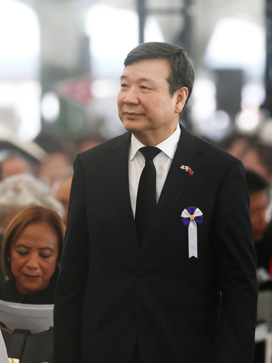 広島平和記念式典に初参列し、記者会見する台北経済文化代表処の李逸洋代表