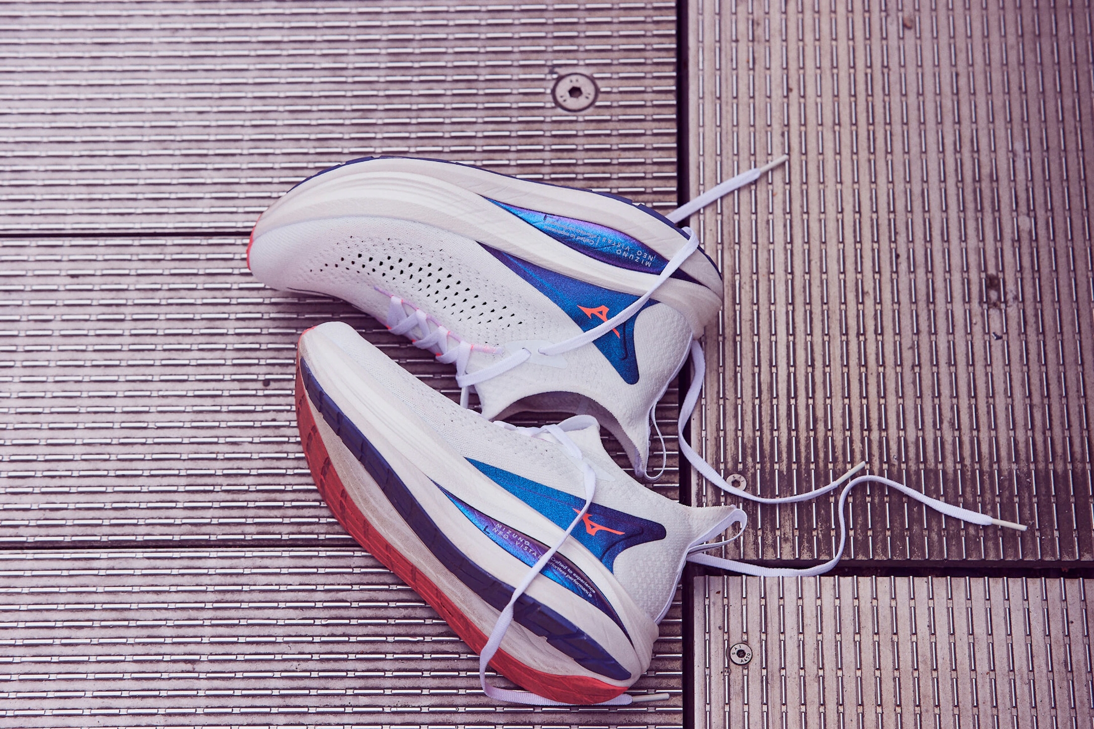 スーパーデイリートレーナー の新モデル「MIZUNO NEO VISTA 2