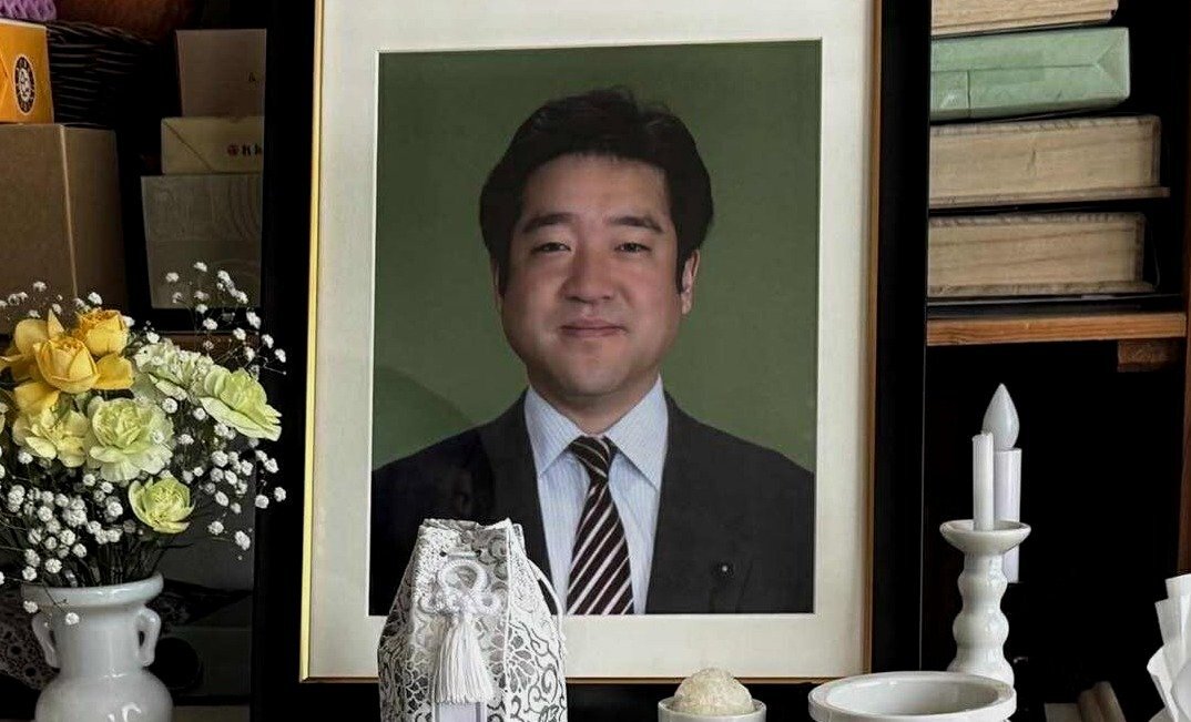 今年1月に亡くなった元兵庫県議会議員、竹内英明氏の遺影。妻は立花孝志NHK党首を名誉毀損で刑事告訴しました。