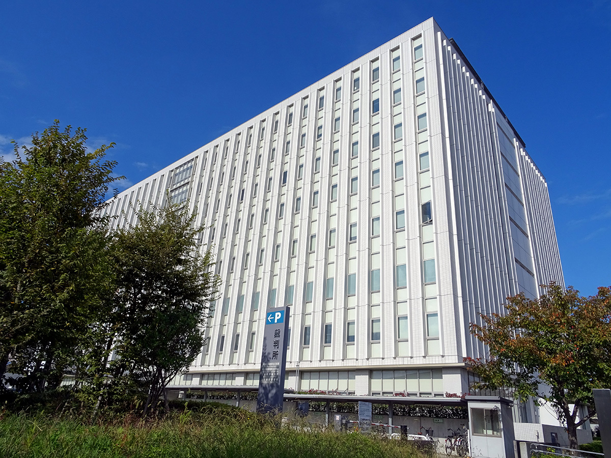 立川小学校襲撃事件の公判が始まった東京地裁立川支部の外観