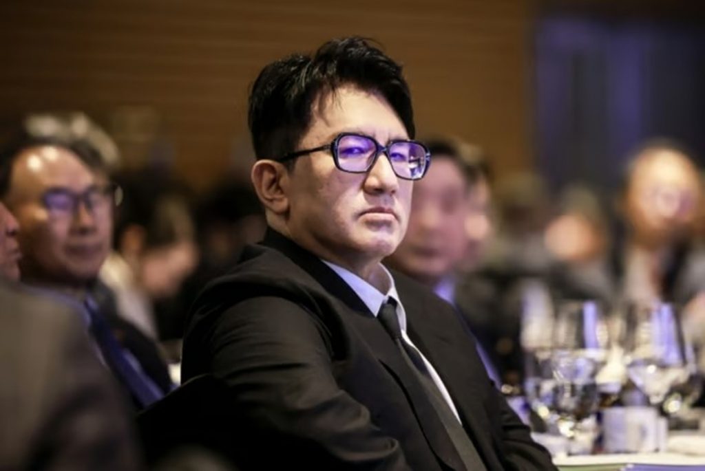 HYBEパン・シヒョク議長が不正取引疑惑に直面しながらも株式資産を大幅に増加させた