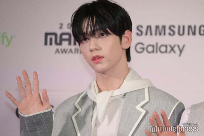 TXT スビン TXTスビン「顔が似すぎ」先輩アイドルとの密着ショットが話題