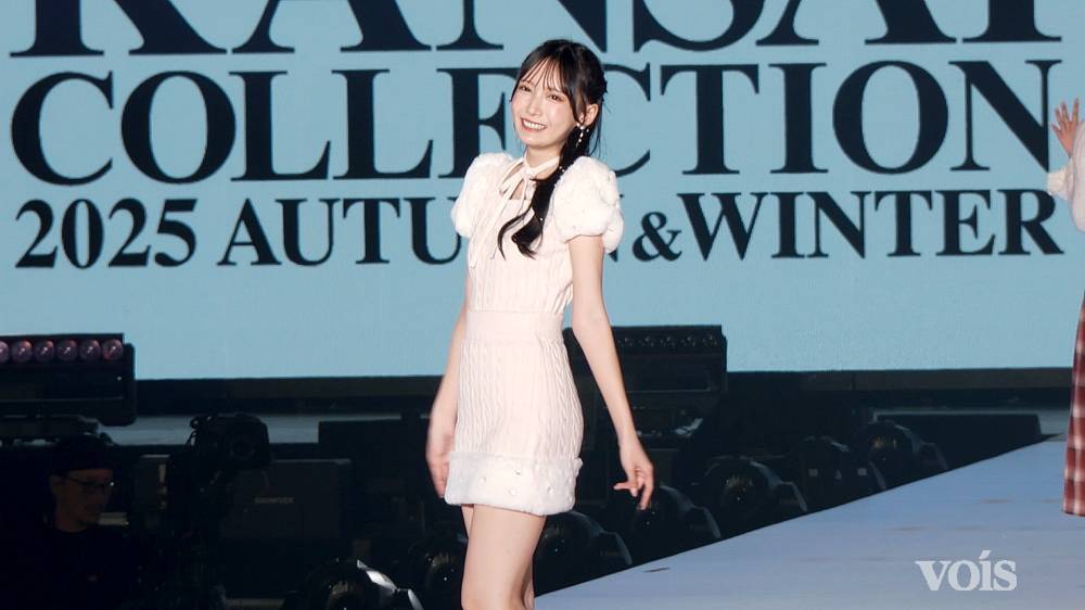 ≠ME・鈴木瞳美、美スタイル際立つ 大人っぽミニワンピ姿で