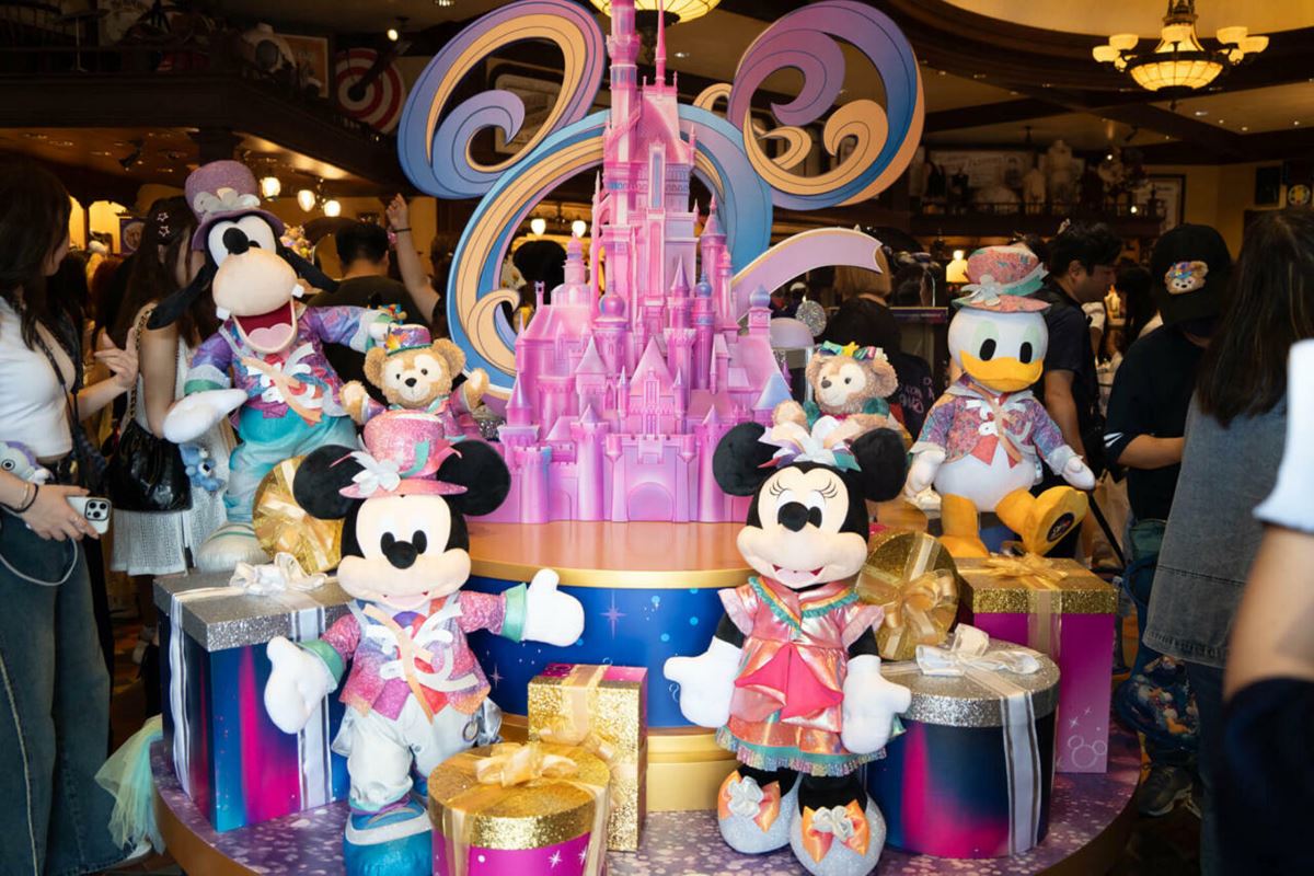 ディズニー20周年グッズ」現地レポート！激かわ“肩乗せぬい”など