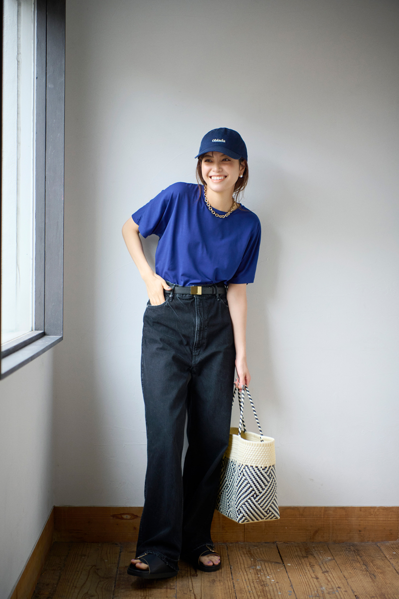 この夏、大人の着映えTシャツは「ロイヤルブルー」が正解