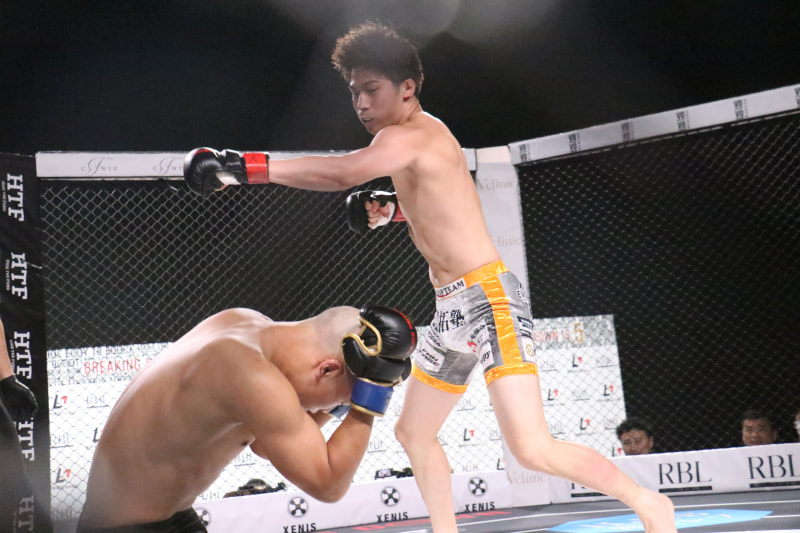BD】としぞう、秒殺KO負け！“JTT新星”竹見浩史郎のパンチ連打に