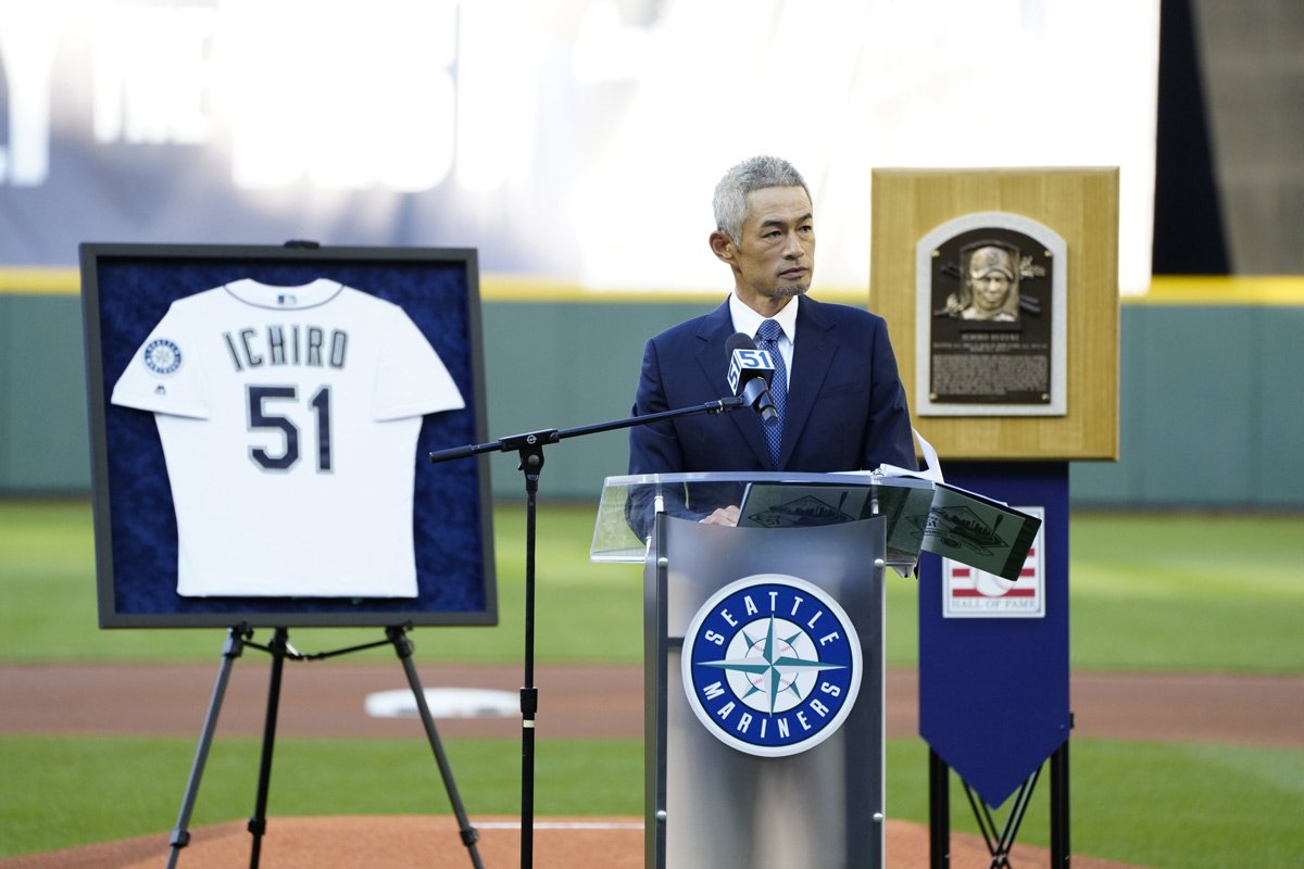 イチロー氏が永久欠番式典で爆笑スピーチ「2週間で2度も英語で