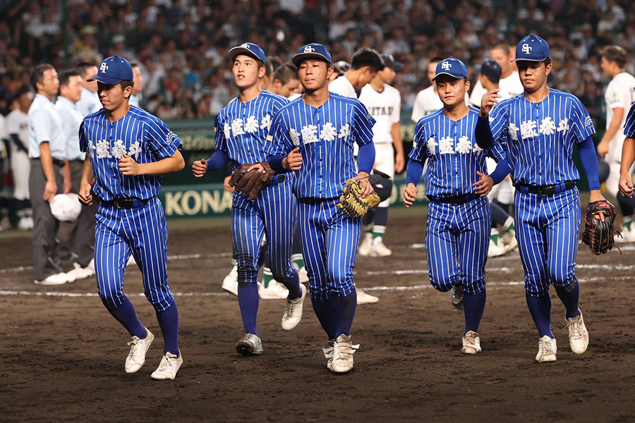 甲子園優勝時のソックスと甲子園優勝時のキャップとなります。 甲子園優勝時のソックスと甲子園優勝時のキャップとなります