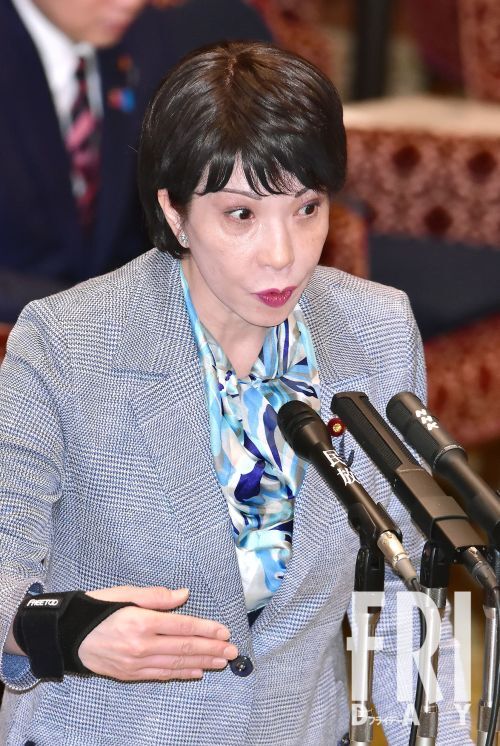 高市早苗氏の首相への道：保守層の支持と野党協調の間で高まる課題