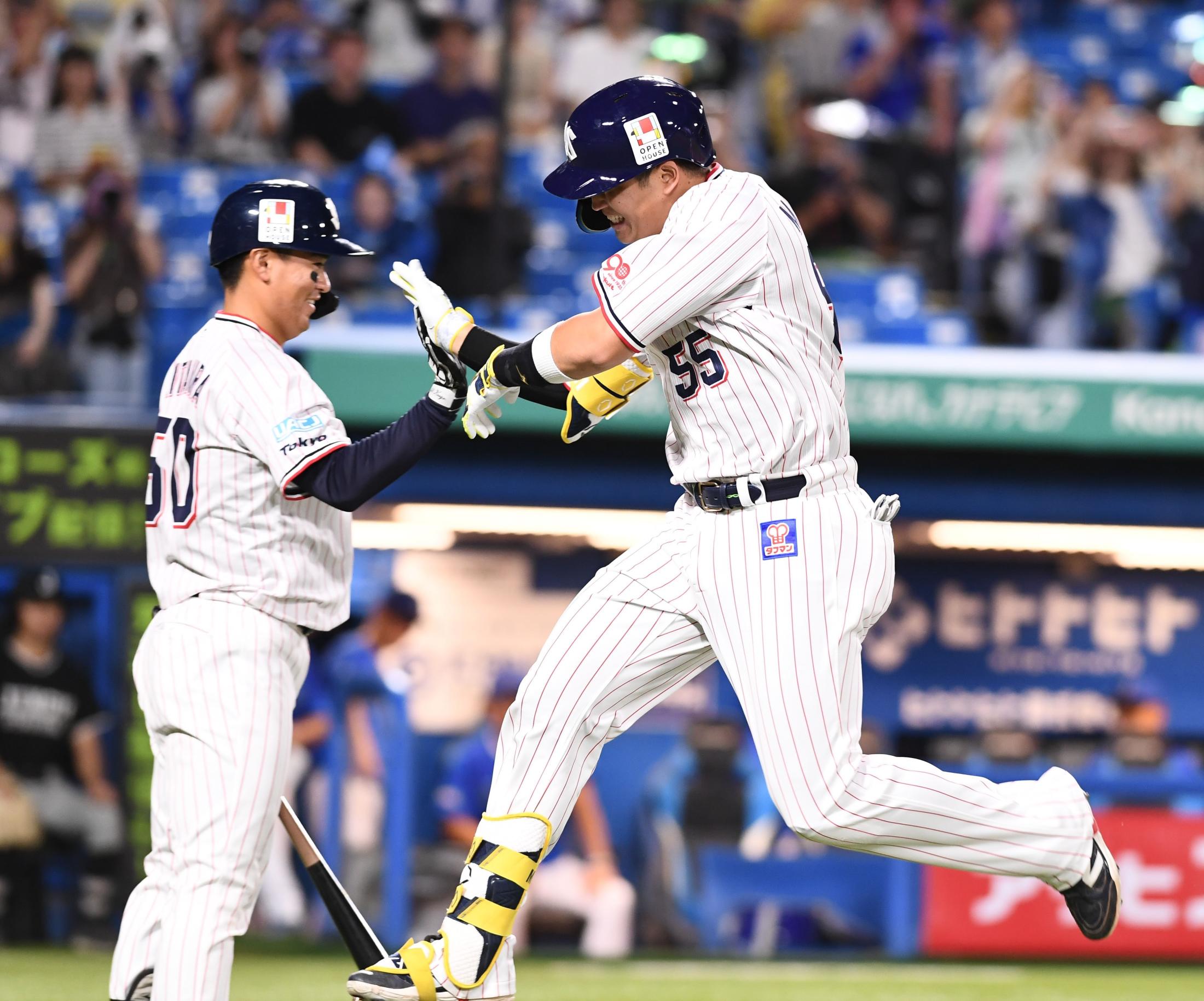 どんだけうれしいの？」7試合ぶり本塁打のヤクルト・村上が