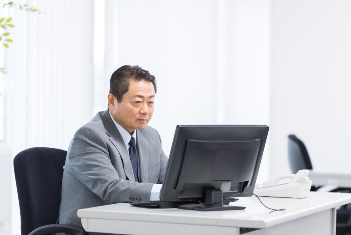 課長昇進で給料アップに期待するビジネスパーソン