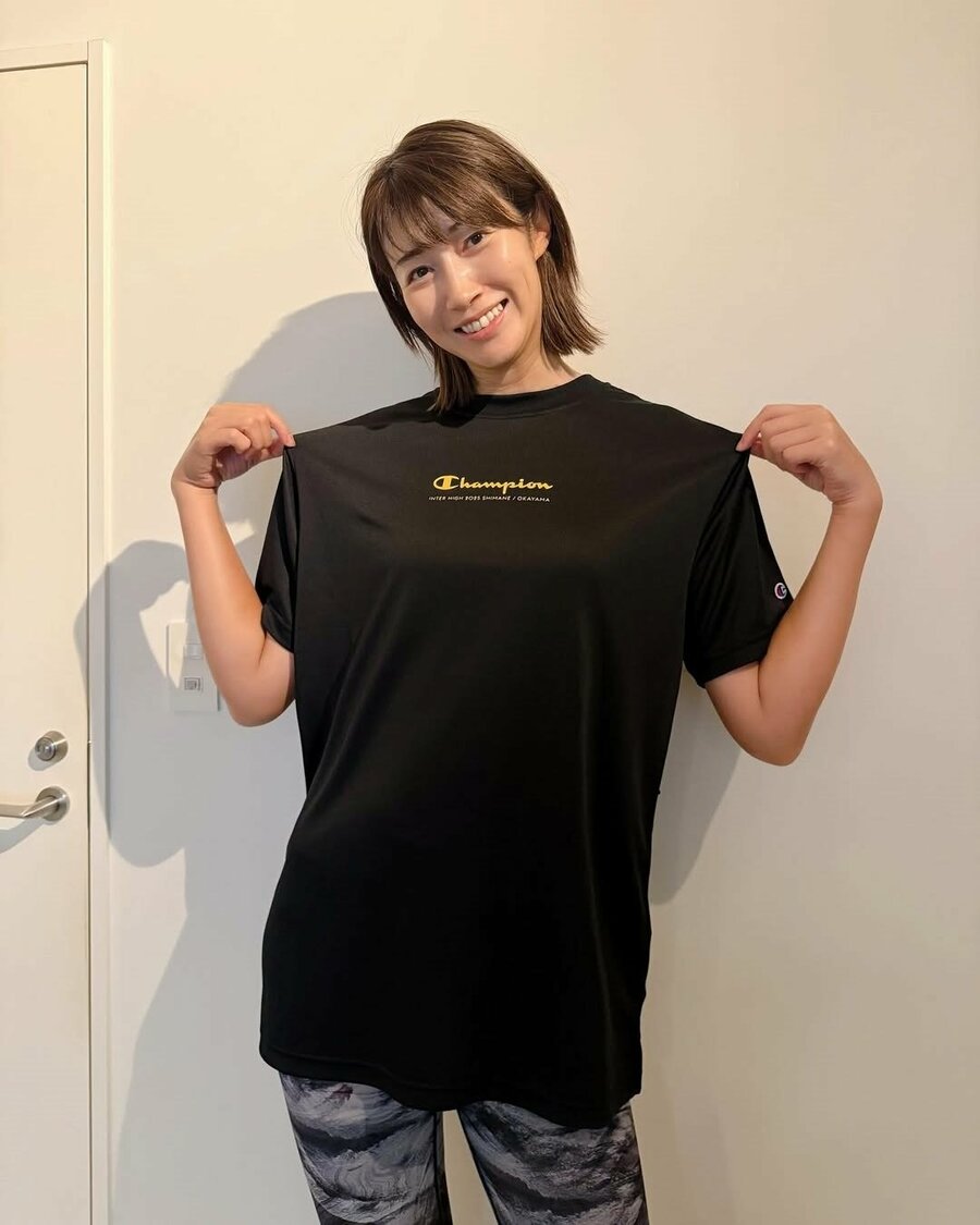 WEST.桐山照史の妻・狩野舞子が魅せた美脚スタイル
