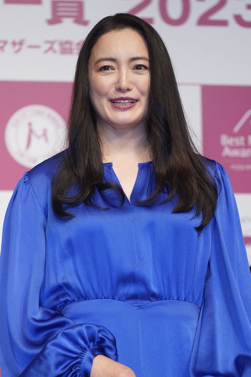 「眼鏡が似合う女性俳優」ランキング3位の仲間由紀恵さん