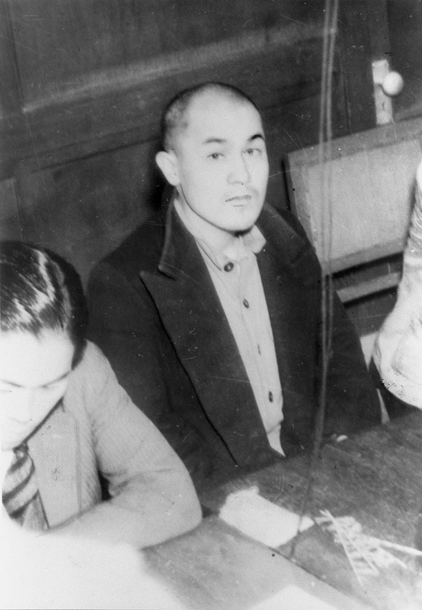 戦後の混乱期、警視庁による取り調べを受ける連続殺人犯・小平義雄（1946年10月25日）。食糧難に付け込み女性を狙った彼の凶悪犯罪は社会に深い傷跡を残した。