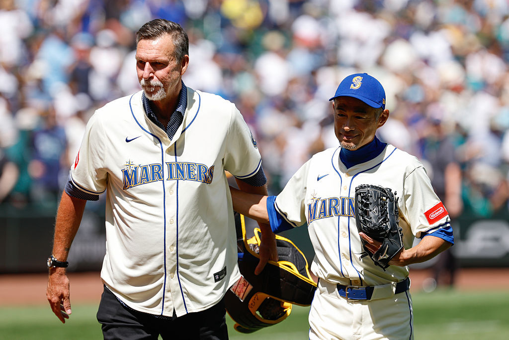 イチロー氏、背番号『51』のレジェンド左腕と始球式 マリナーズ