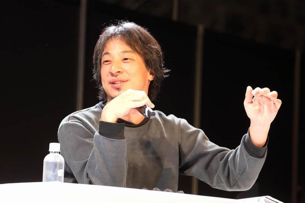 実業家ひろゆき氏がXで広陵高校甲子園辞退問題について持論を述べる様子