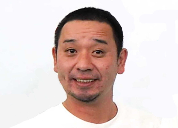 芸人・税理士の星野光樹の話に耳を傾け、笑みを浮かべる千鳥・大悟