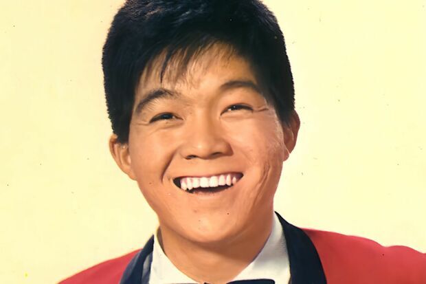坂本九さんの若き日の姿。「上を向いて歩こう」誕生前のキュートな魅力が垣間見える