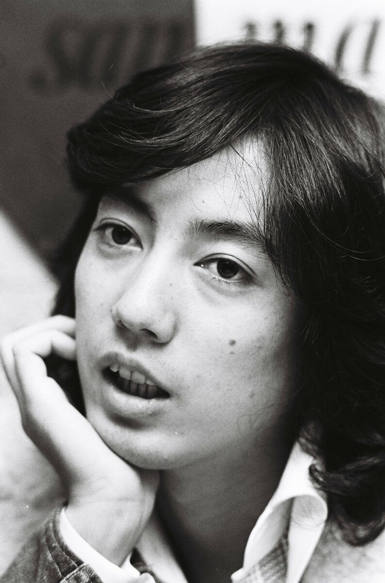 ソロアーティストとして輝く沢田研二、1973年の魅惑的なまなざし