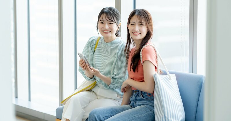 東大生の多様な日常風景を象徴する学生たち