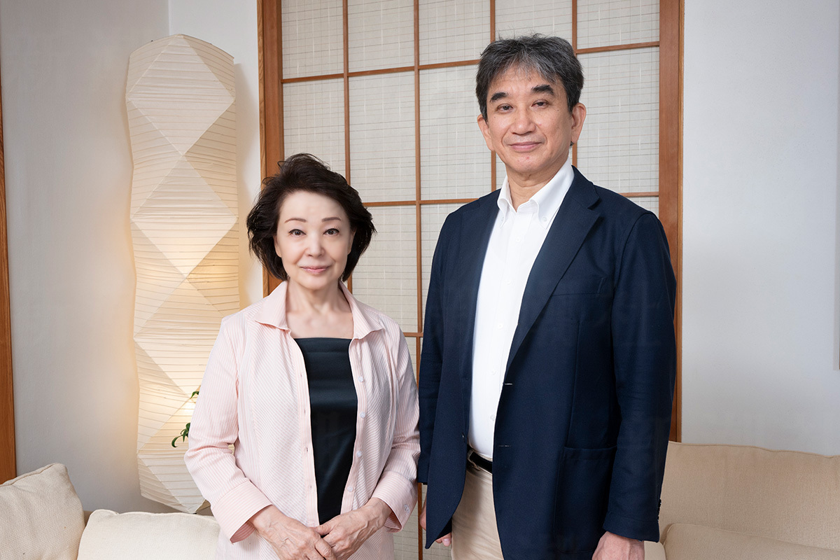 ジャーナリスト櫻井よしこ氏と前駐中国大使垂秀夫氏が日中関係について議論する様子