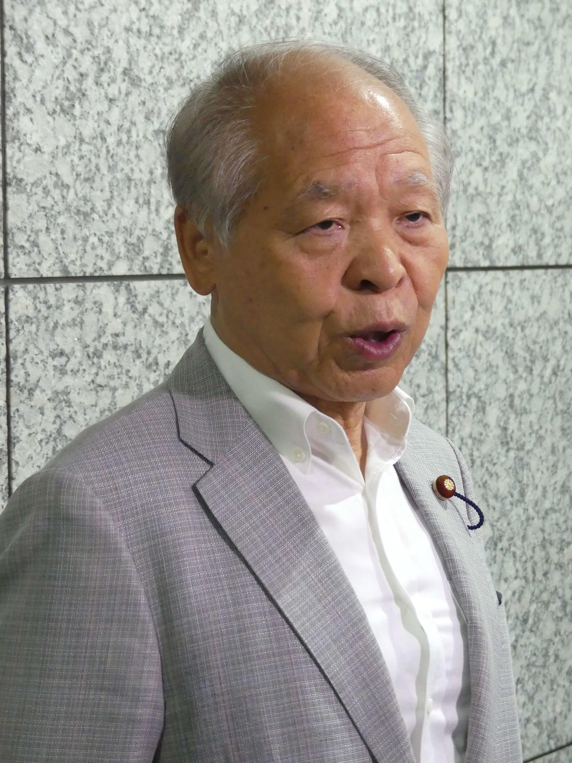 鈴木宗男参院議員が広陵高校甲子園辞退問題について見解を述べる様子