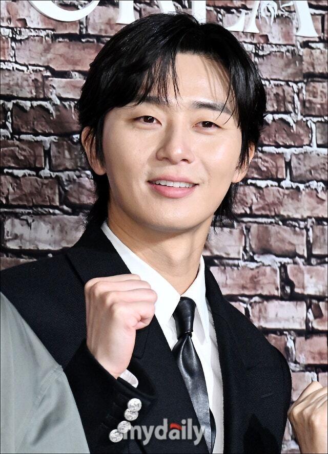 パク・ソジュン、デビュー14周年で慈善寄付と新作撮影中