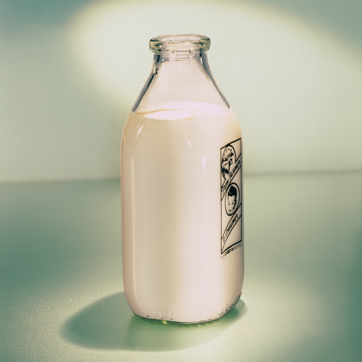 牛乳瓶」をイメージして作られたスニーカー?!日本シューズ