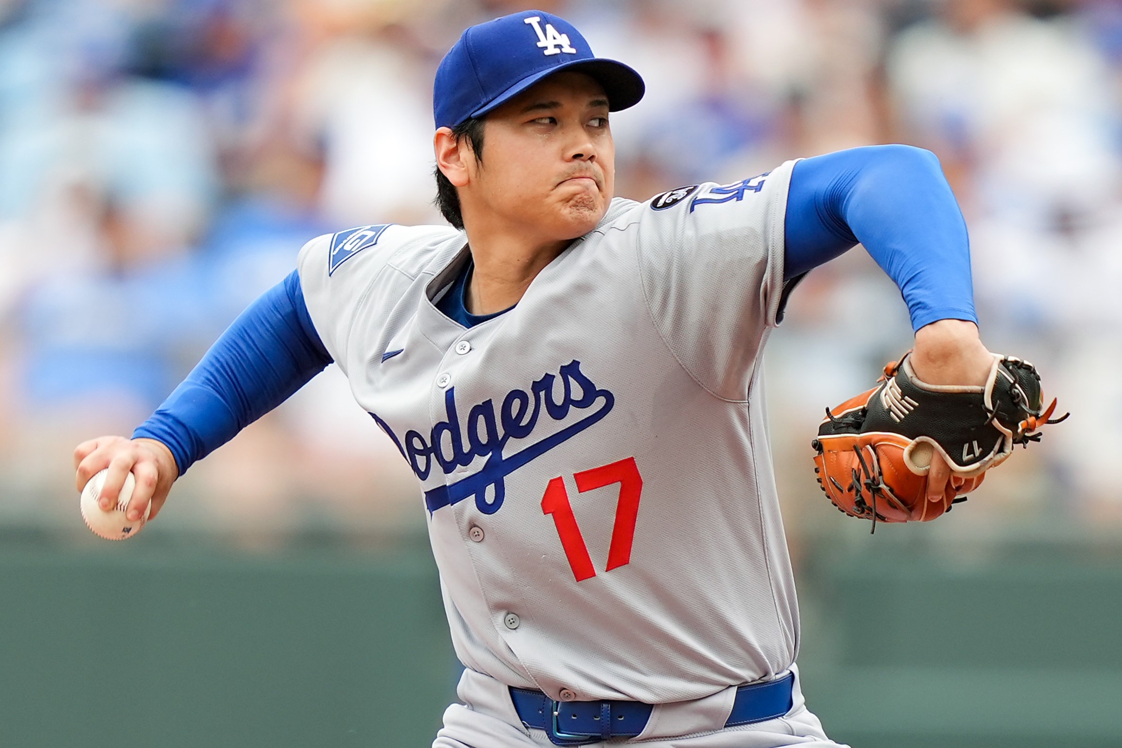 大谷翔平ルーキー二刀流 新シーズンに向けたマスコミ用…：投打「二刀流」大谷翔平