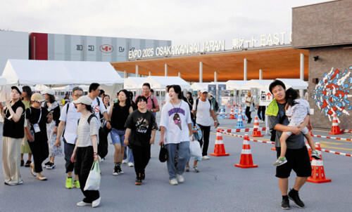 大阪万博：地下鉄トラブルで来場者一夜、問われる危機管理